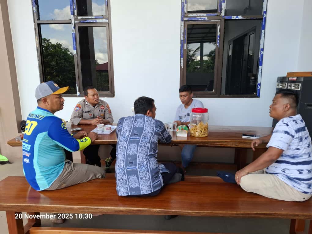 Sat Binmas Polres Lamandau Sambangi Warga Desa Bumi Agung Berikan Imbauan Kamtibmas