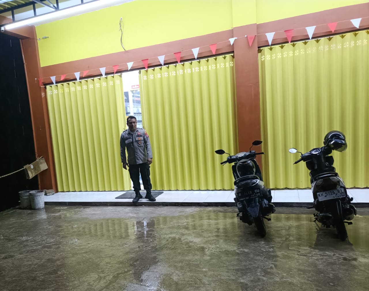 Personil Piket Polsek Bulik Laksanakan Patroli Pertokoan