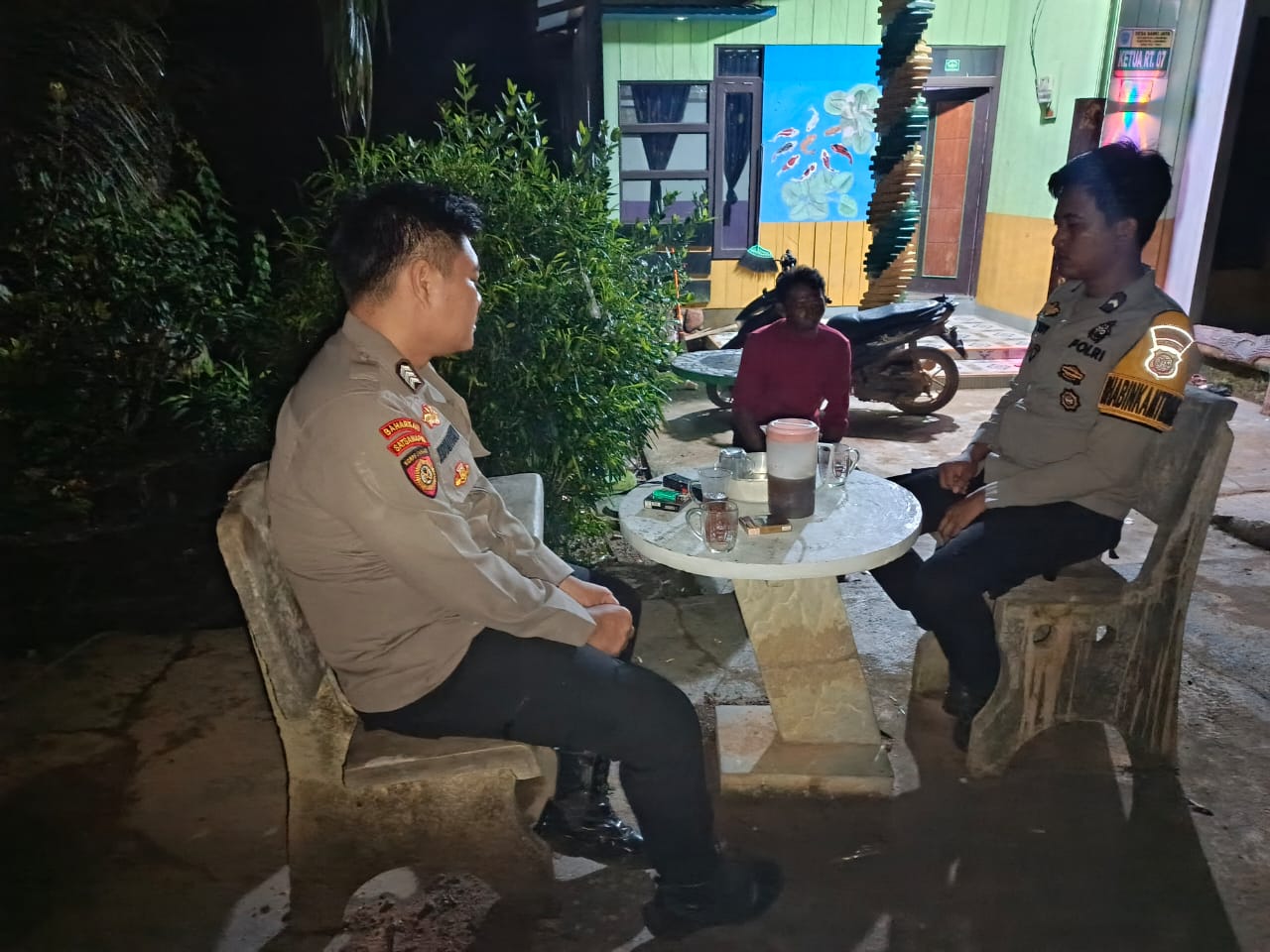 Personel Polsek lamandau melaksanakan sambang kerumah warga