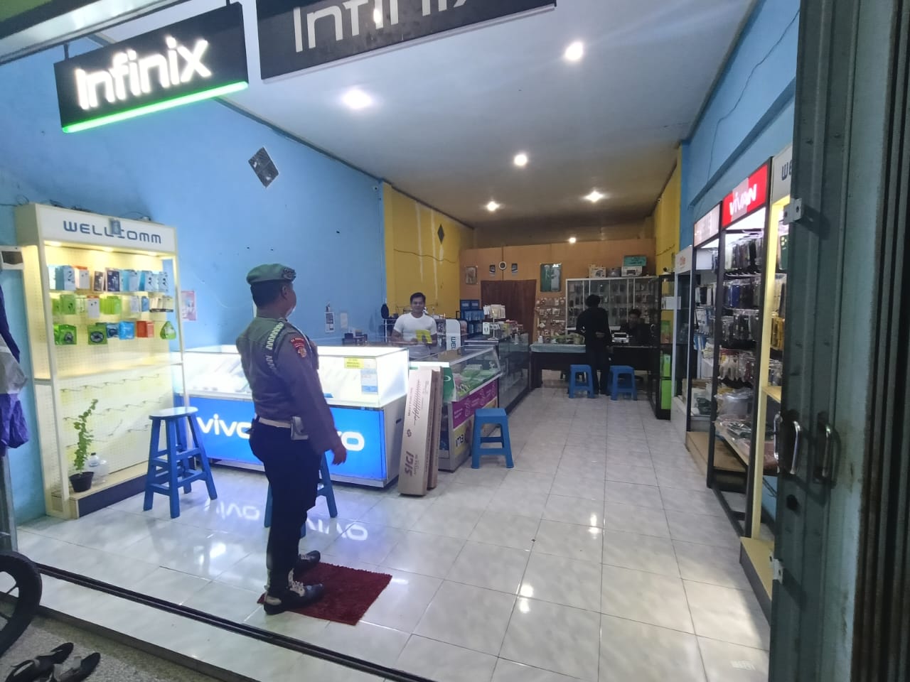 Personil Piket Polsek Bulik Laksanakan Patroli Pertokoan