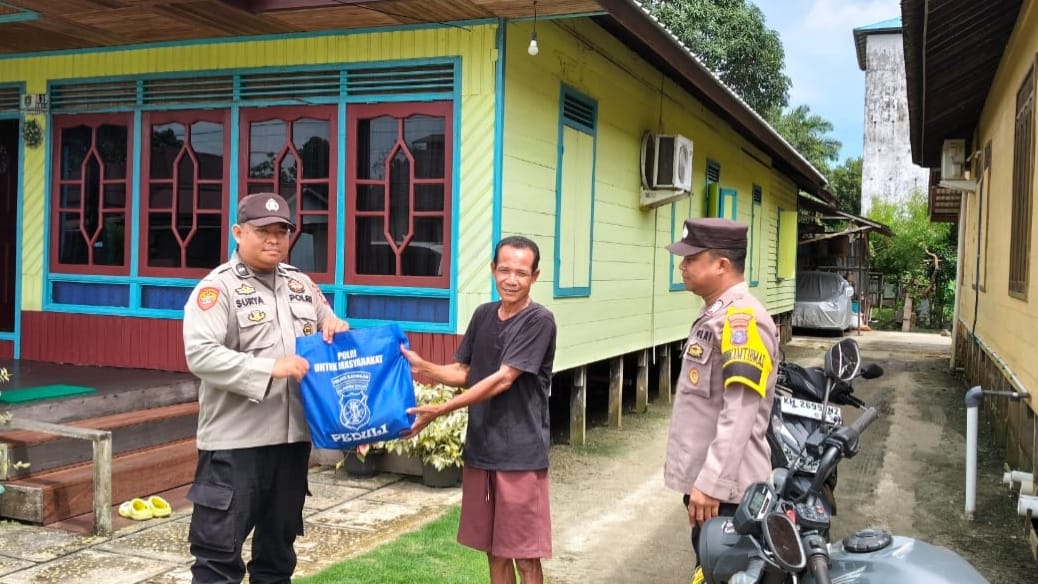 Warga Kelurahan Pendahara Mendapatkan Bantuan Sosial dari Polres Katingan