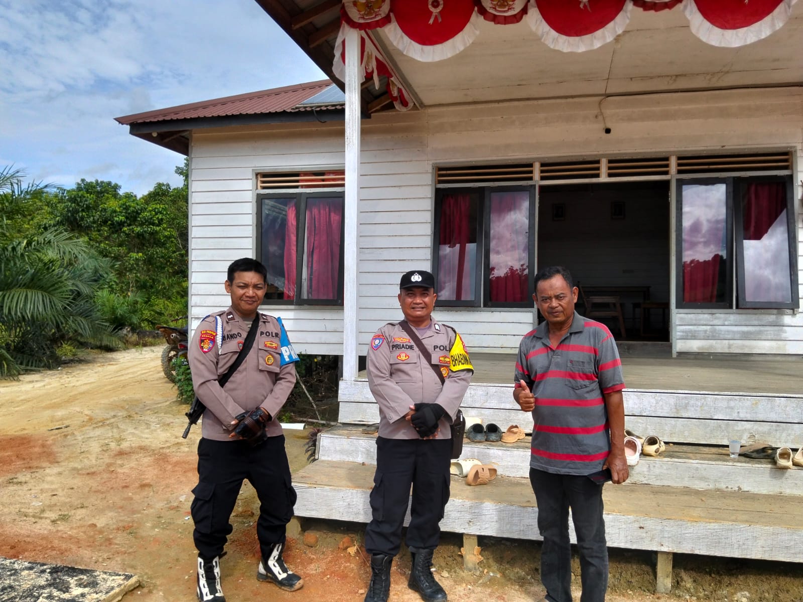 Patroli Dialogis, Polsek Tewang Sangalang Garing dan Pulau Malan Sampaikan Pesan Kamtibmas Kepada Warga