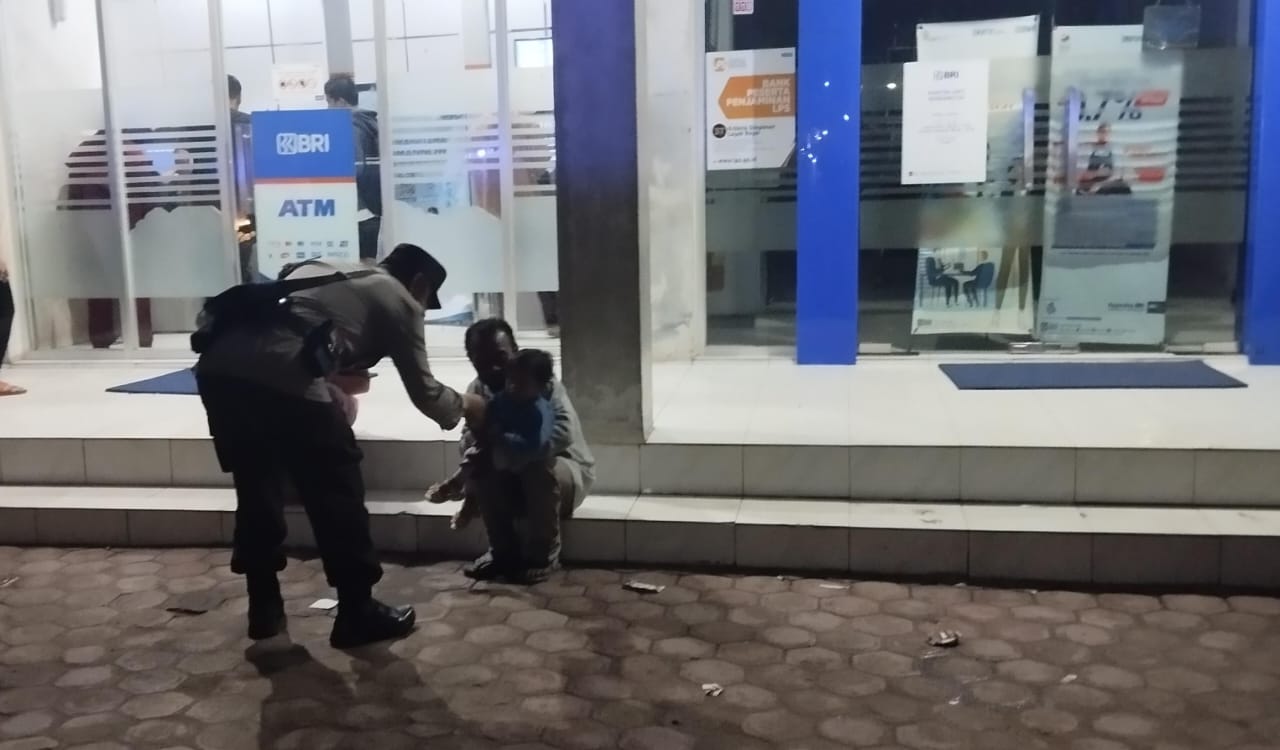 Piket Polsek Bulik melaksanakan sambang dan Silaturahmi kemasyarakat