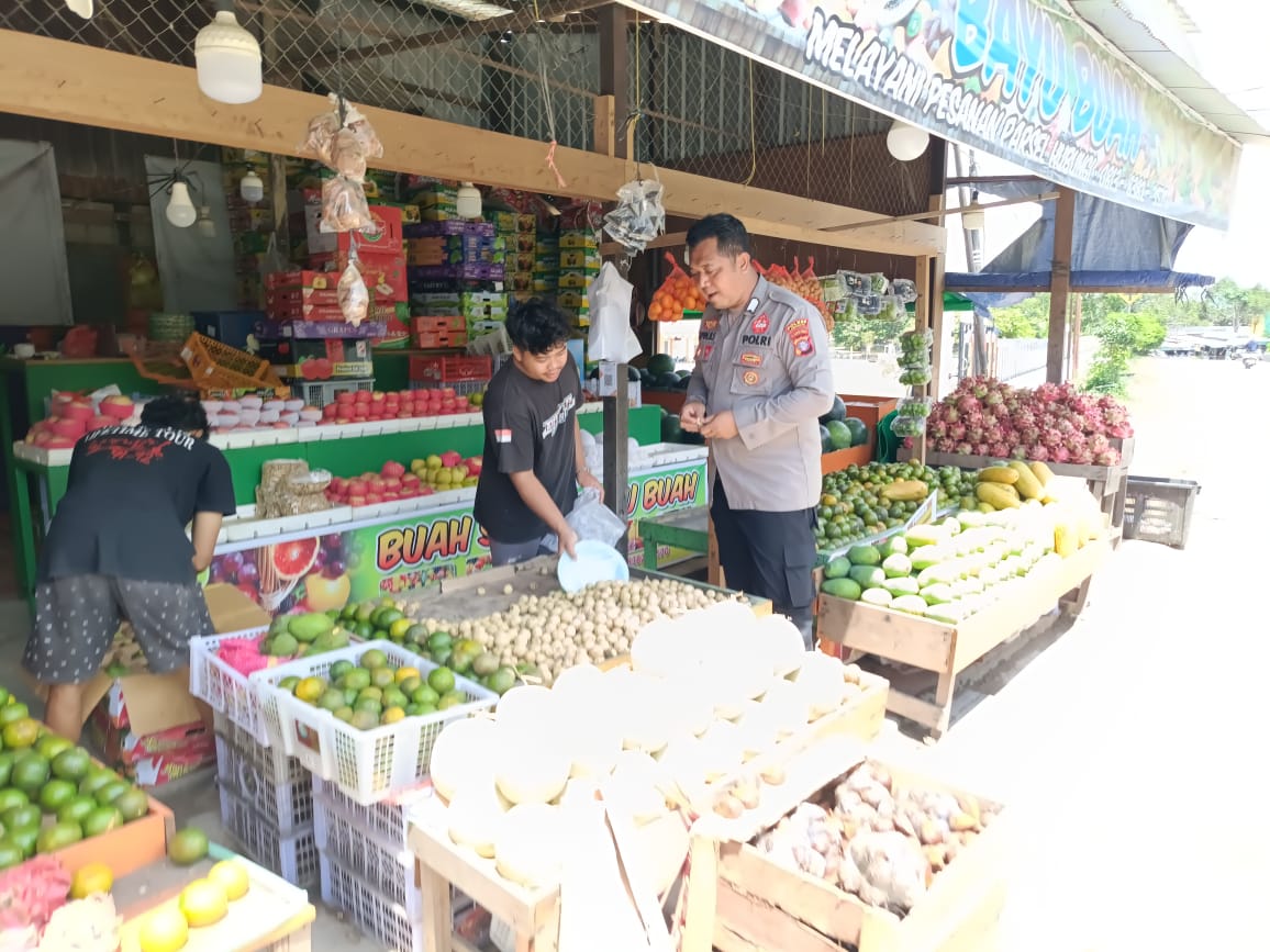 Piket Polsek Bulik Sambangi Pedagang Berikan Pesan Kamtibmas