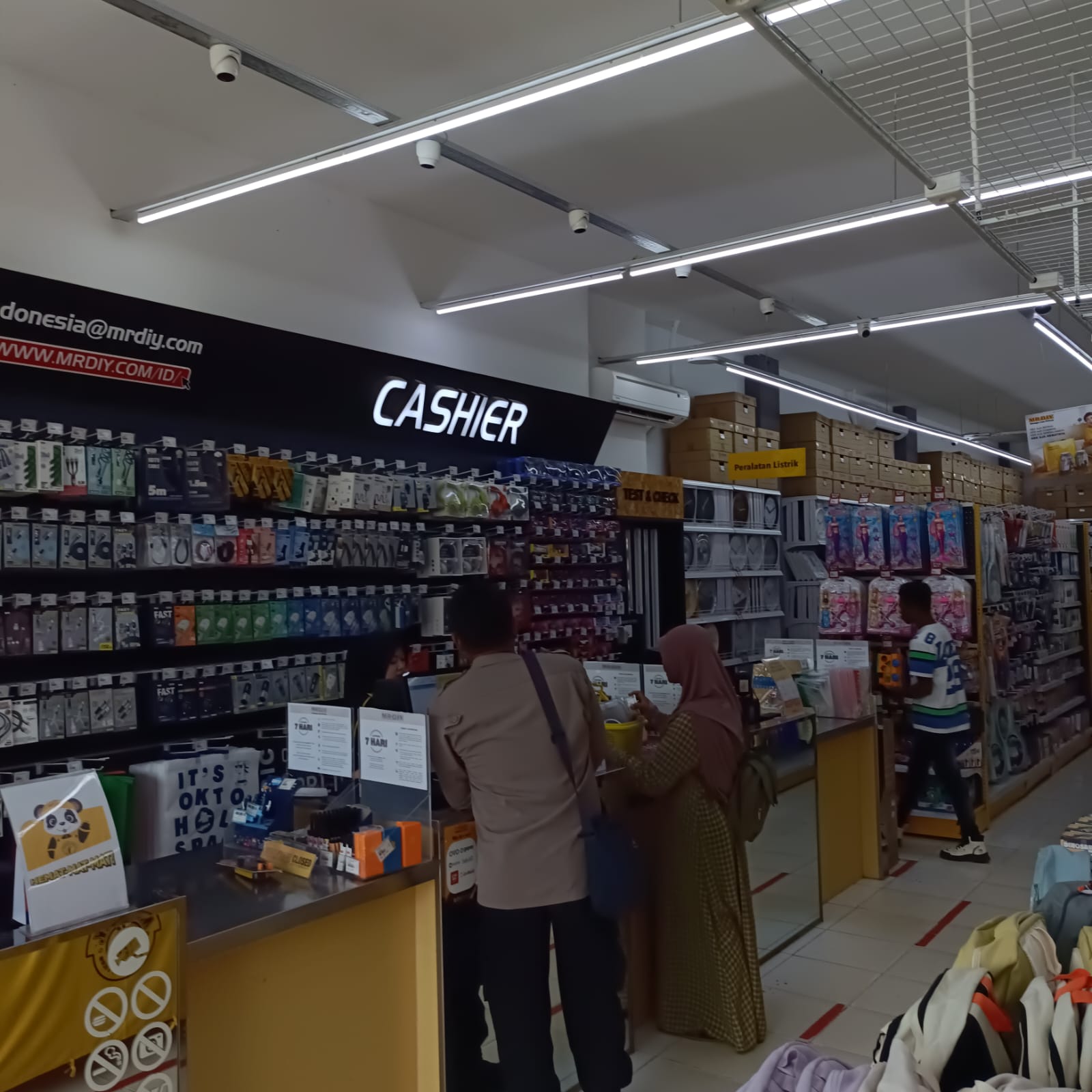 Personil Piket Polsek Bulik Laksanakan Patroli Pertokoan