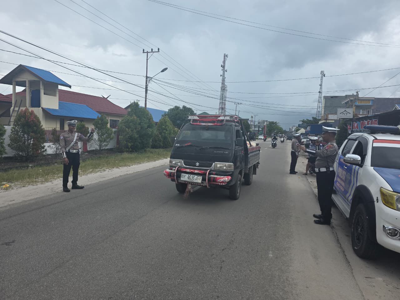 PENLING, Satlantas Polres Katingan Penyuluhan Keliling Kepada Para Pengendara