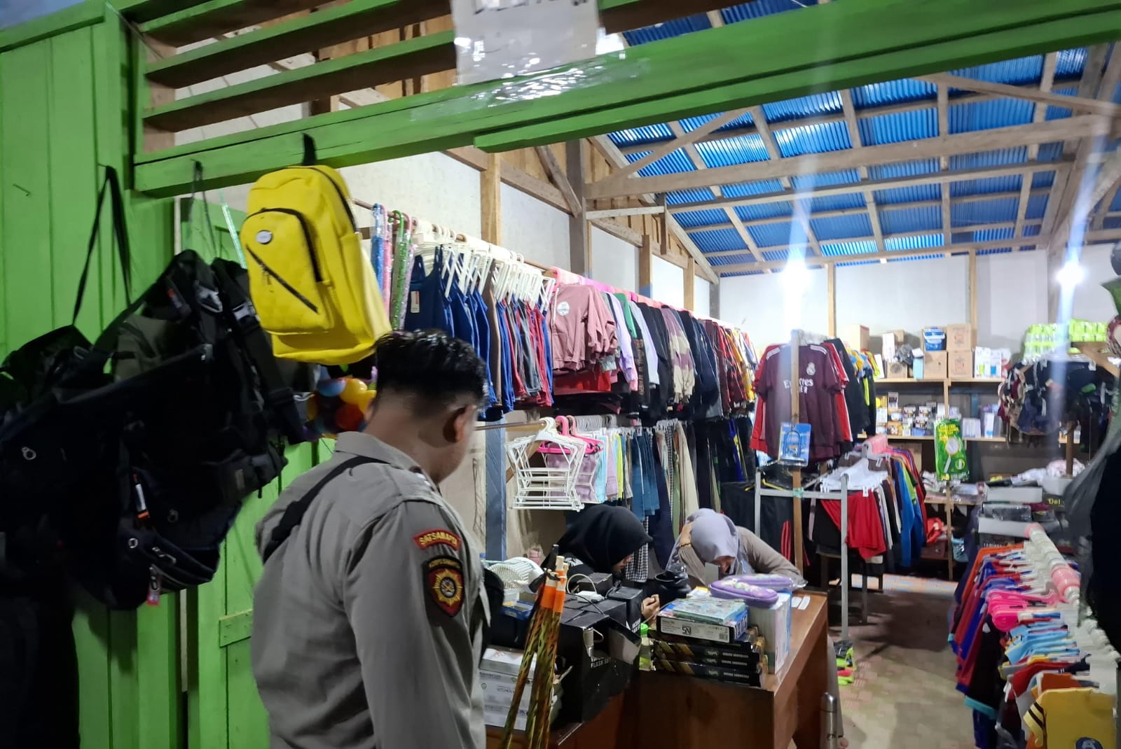 Piket Polsek Lamandau Silaturahmi Ke Pedagang