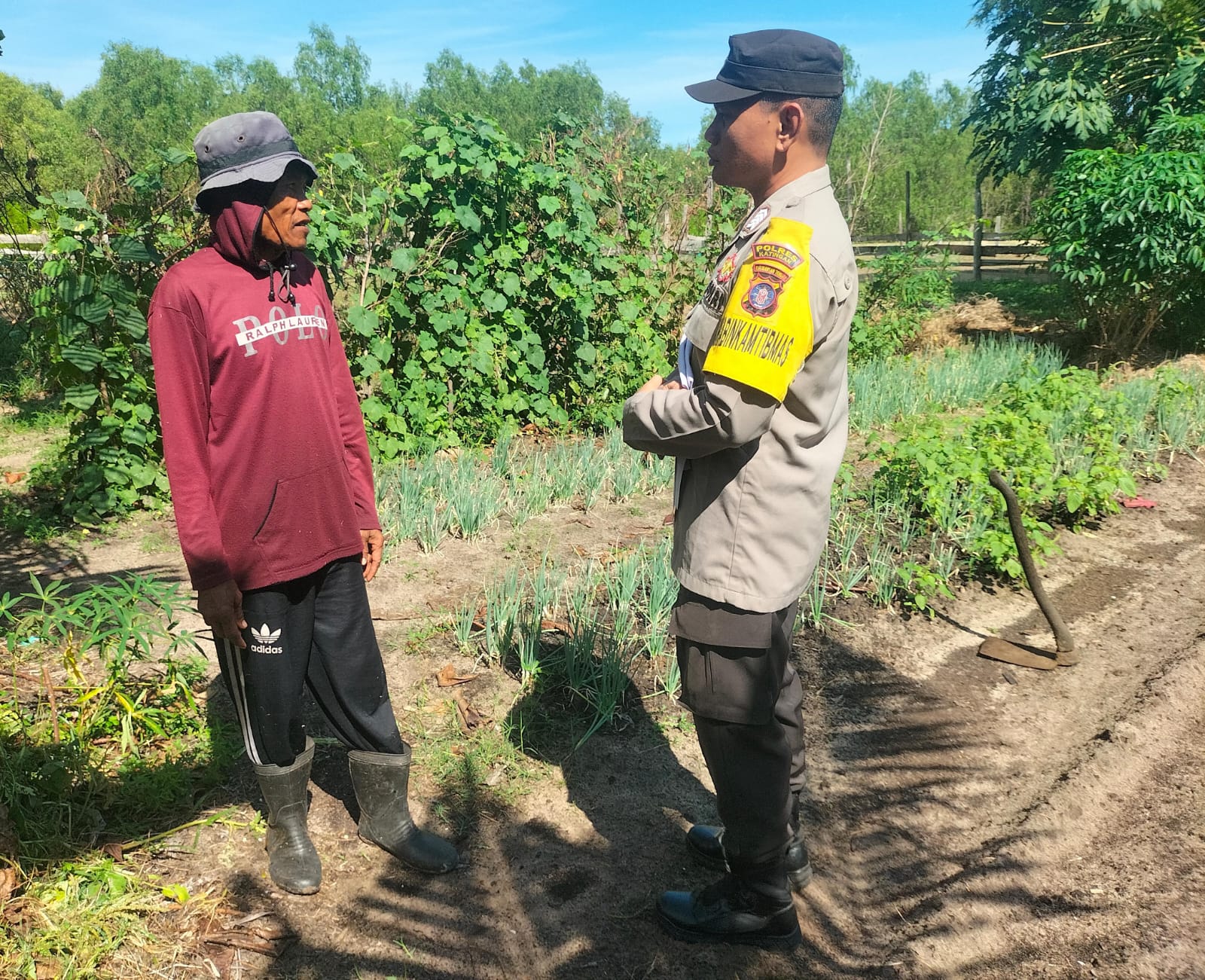 Harkamtibmas , Personil Polsek Katingan Kuala Sambang masyarakat
