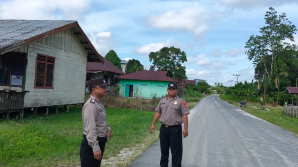 Patroli Dialogis, Polsek Tewang Sangalang Garing dan Pulau Malan Sampaikan Pesan Kamtibmas Kepada Warga