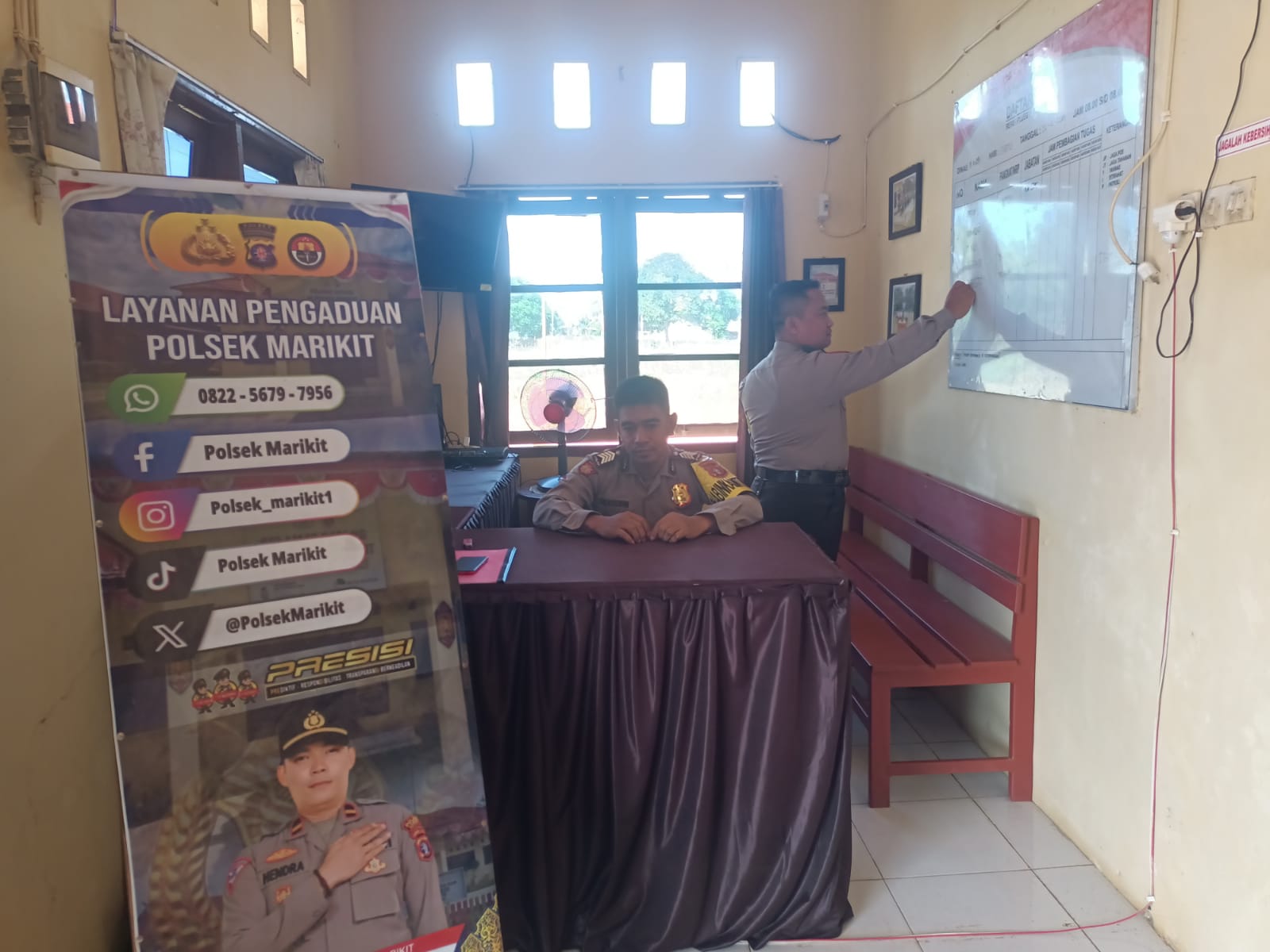 Tingkatkan Citra Kepolisian, Polsek Marikit Awali 3S (Senyum, Sapa, Salam) dalam Pelayanan.