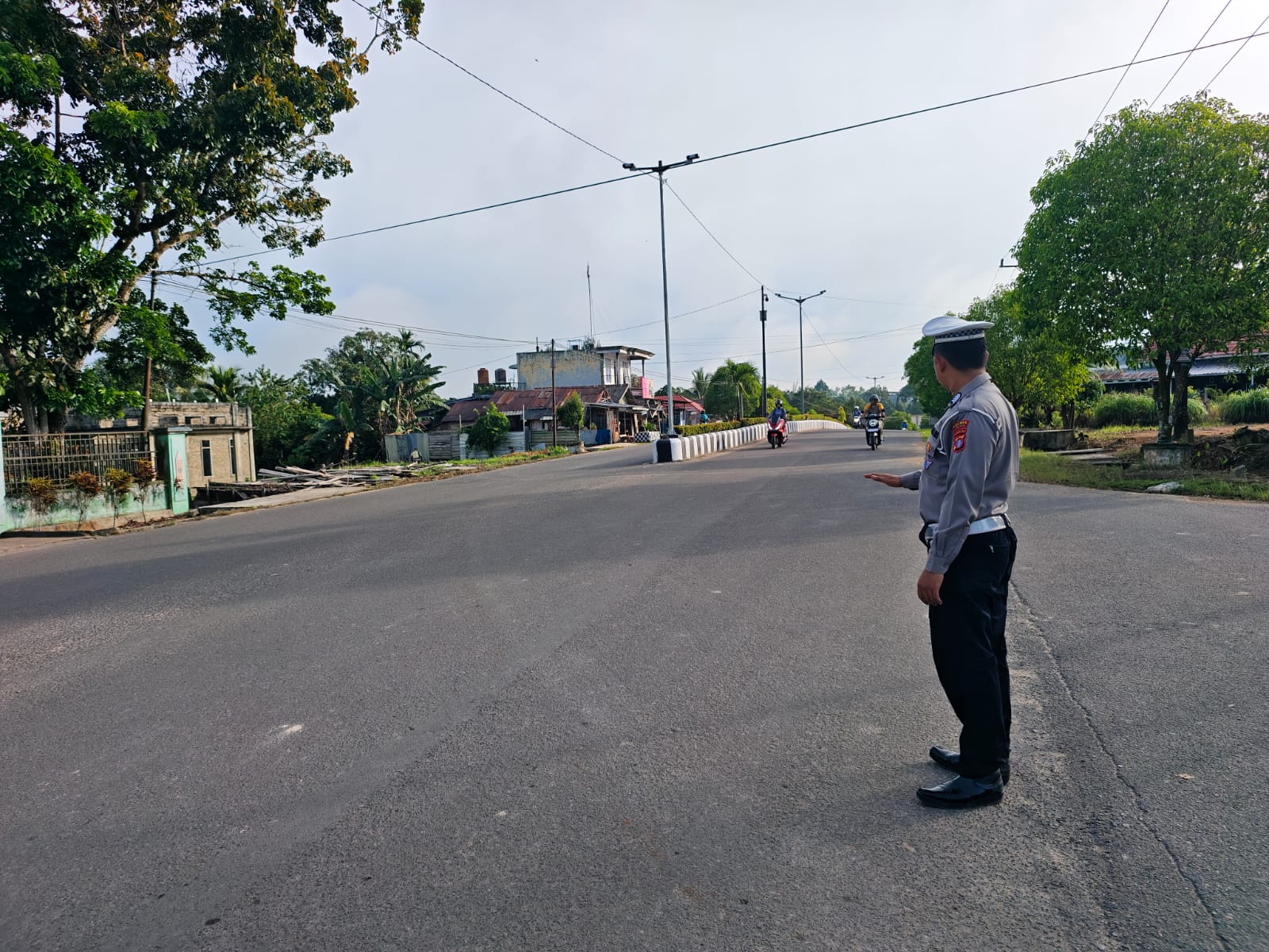 Satuan Lantas Polres lamandau Laksanakan Pengaturan Lalin Pada Pagi hari