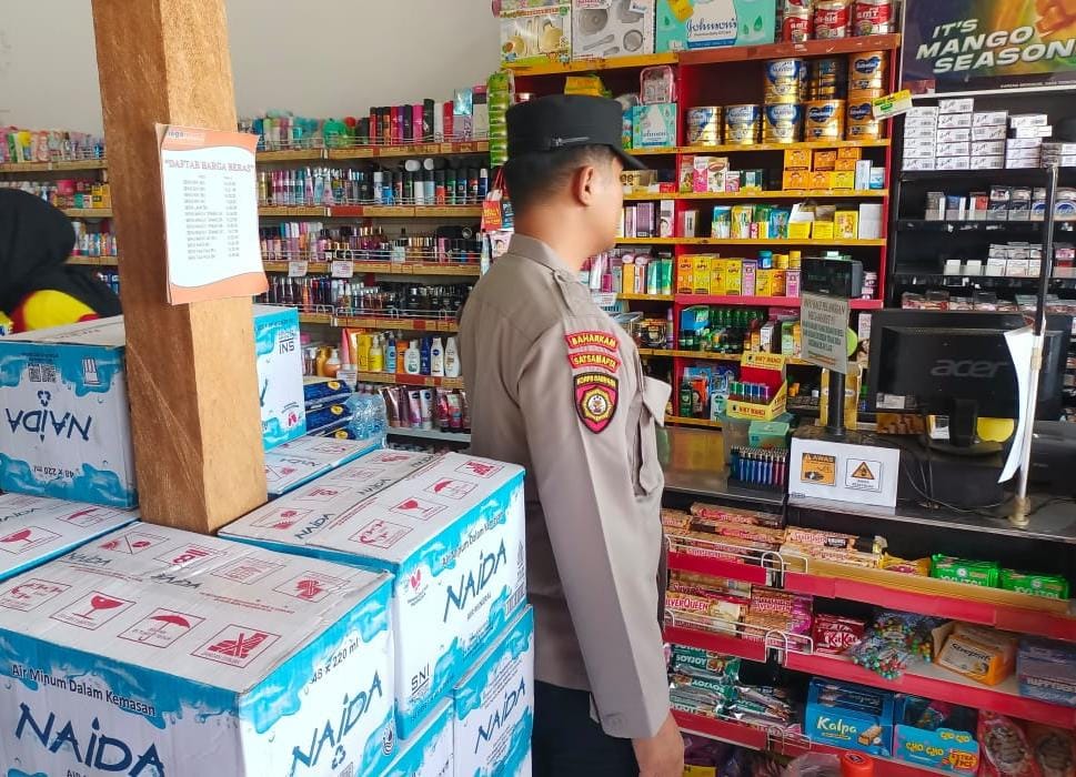 Piket Polsek Patroli kepertokoan diwilkum Polsek Sematu Jaya