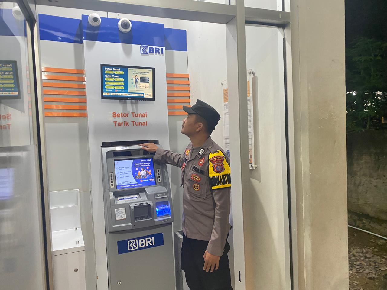 Piket Polsek Patroli diwilkum Sematu Jaya ke Perbankan Atm