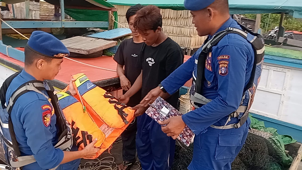 Ditpolairud Polda Kalteng Imbau Nelayan Lengkapi Kapalnya Dengan Alat Keselamatan