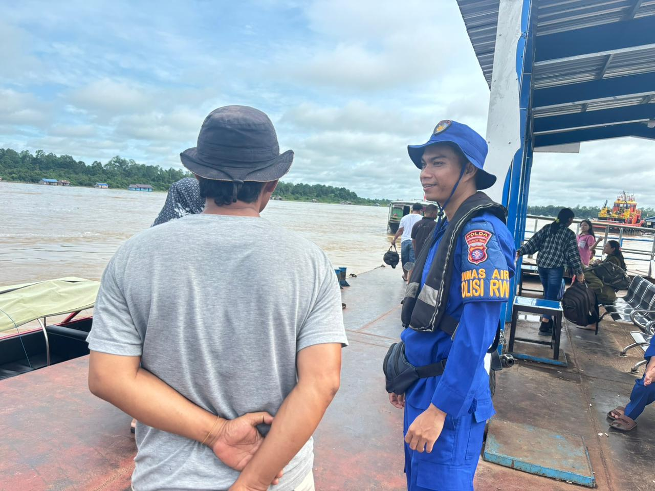 Ditpolairud polda kalteng imbau masyarakat stop ilegal fishing untuk lindungi sumber daya sungai