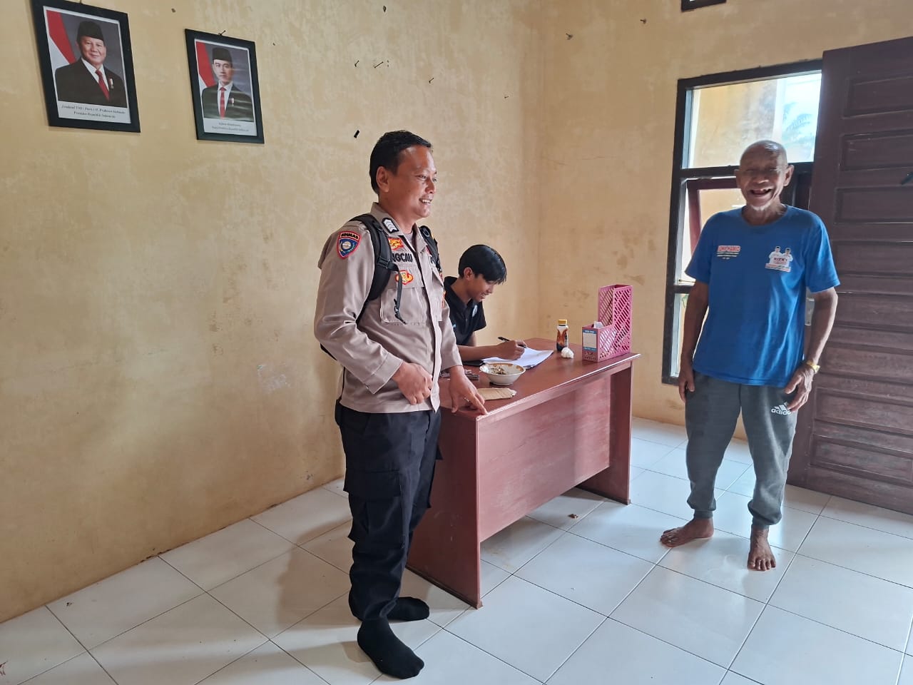 Bhabinkamtibmas Silaturahmi ke Kantor Desa Binaan