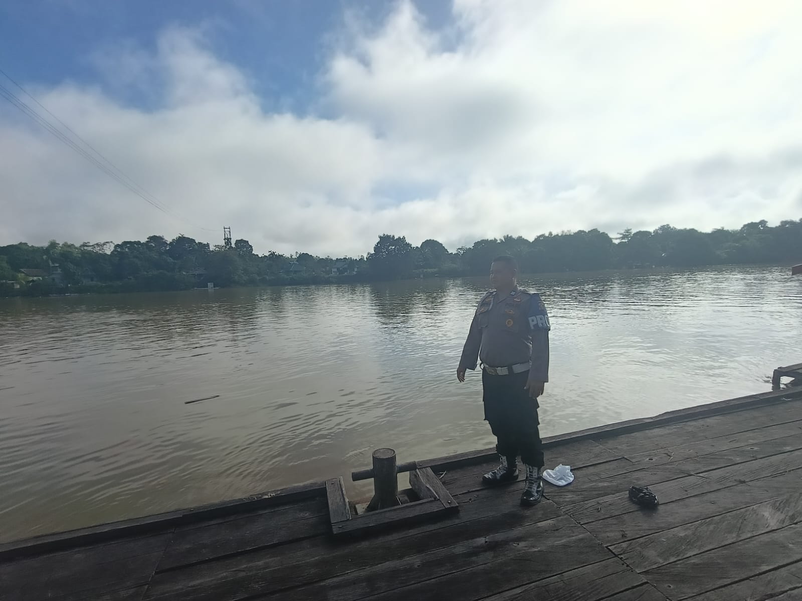 Piket Polsek Bulik Cek debit air di Kelurahan Nanga Bulik