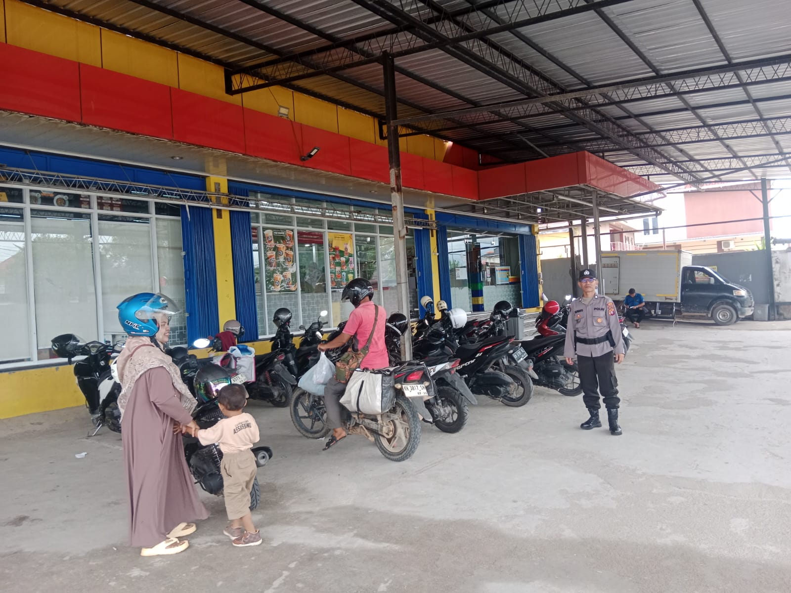 Patroli Polsek Bulik Sambangi Toko Modern, Cegah Aksi Kejahatan