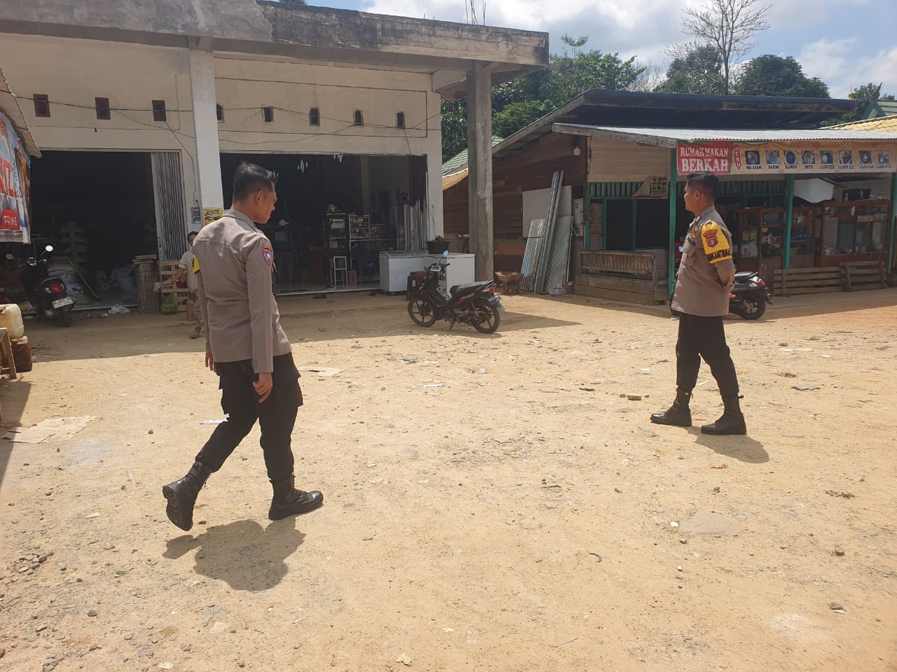 Piket Polsek Patroli kepertokoan diwilkum Polsek Delang