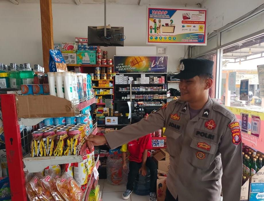 Piket Polsek Patroli kepertokoan diwilkum Polsek Sematu Jaya