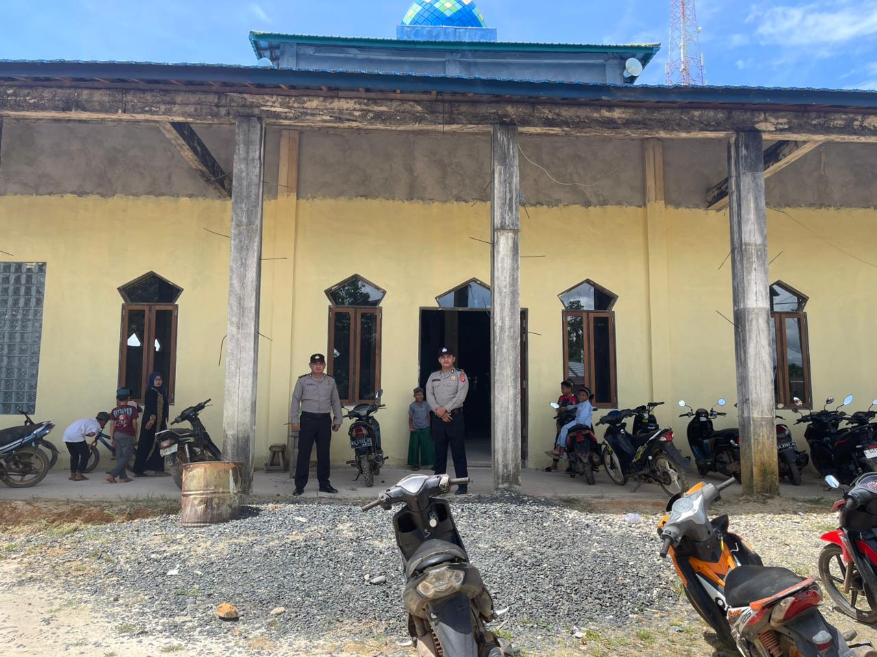 Ciptakan Harkamtibmas Polsek Marikit Patroli Tempat Ibadah Masjid diwilayah Kec Marikit, Kab. Katingan.