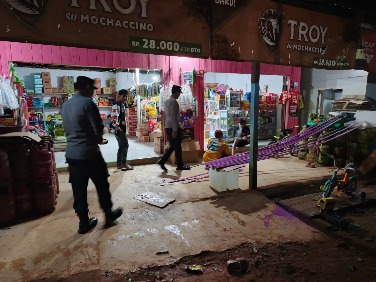 Piket Polsek Lamandau Silaturahmi Ke Pedagang