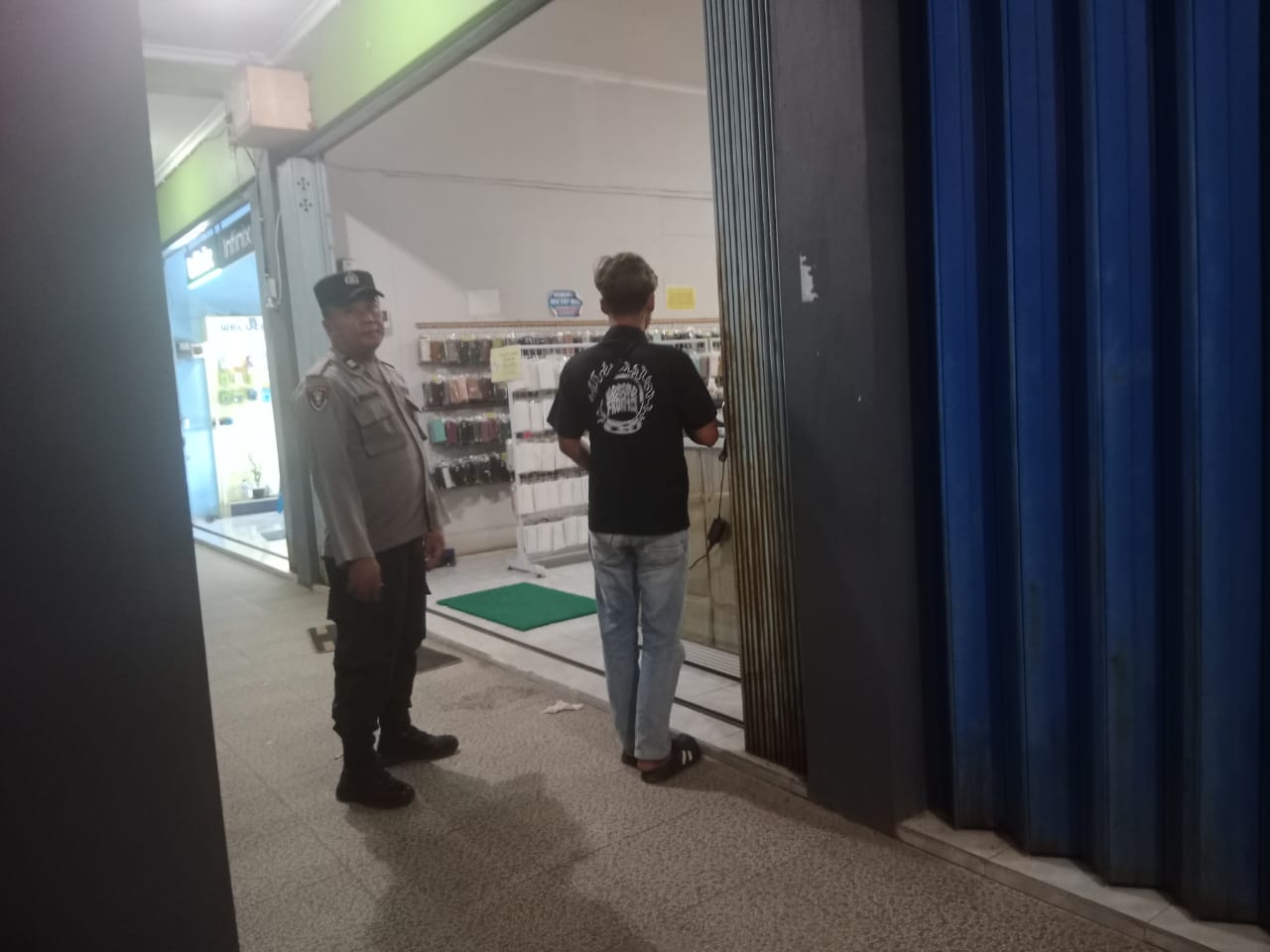 Personil Piket Polsek Bulik Laksanakan Patroli Pertokoan