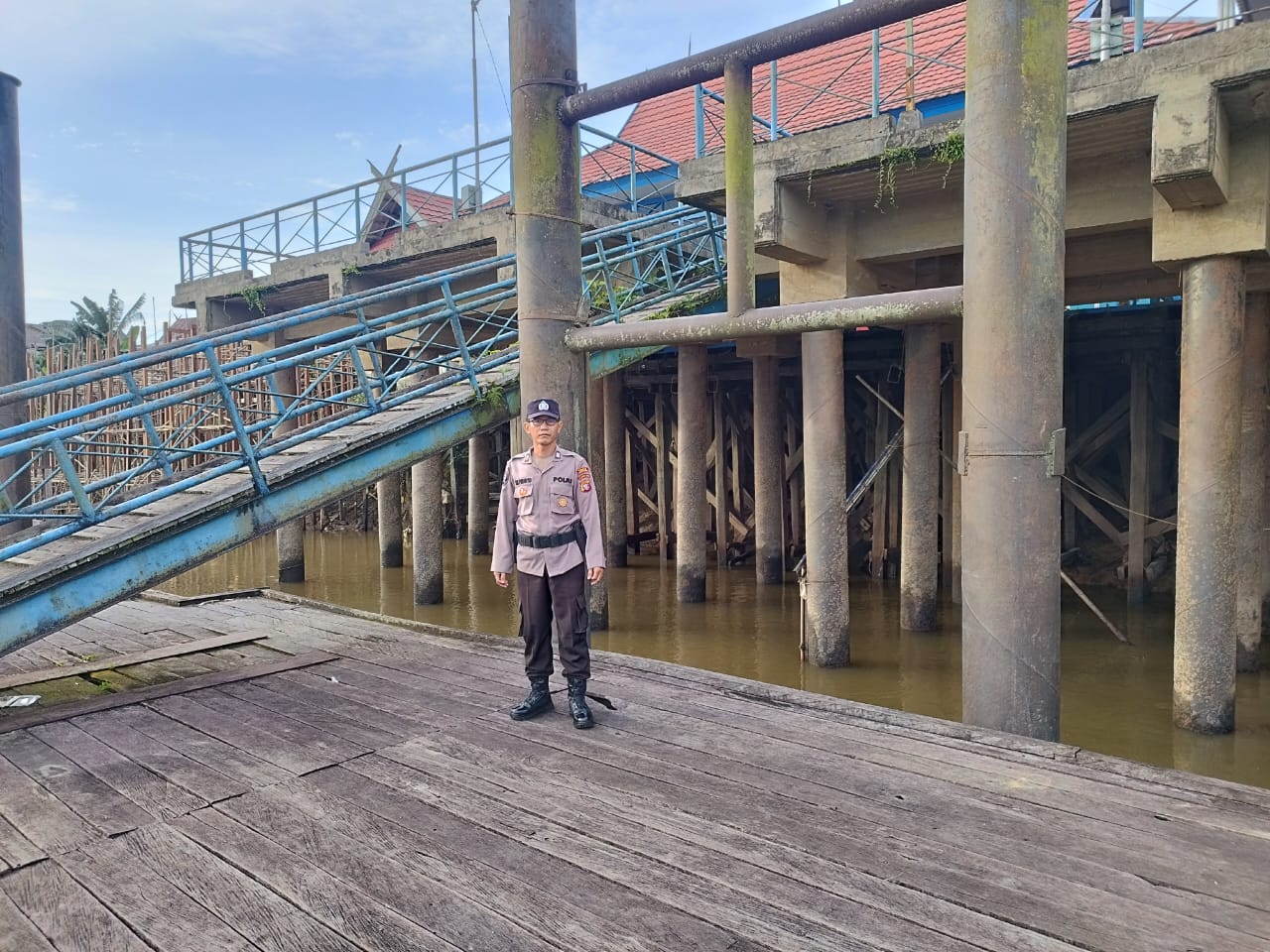 Piket Polsek Bulik Cek debit air di Kelurahan Nanga Bulik