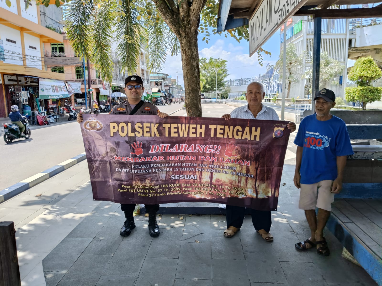 Jaga Kelestarian Hutan, Polsek Teweh Tengah Sampaikan Stop Karhutla Ke Warga