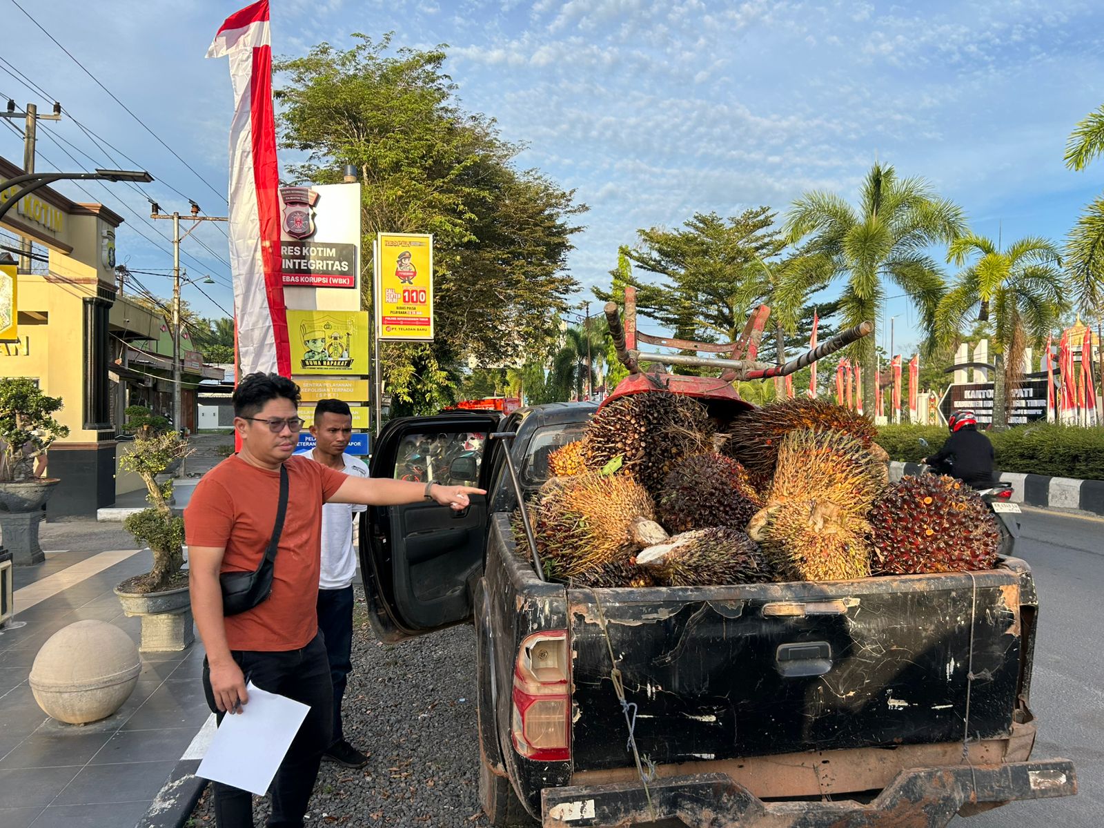 POLRES KOTIM AMANKAN PELAKU PENCURIAN BUAH SAWIT.
