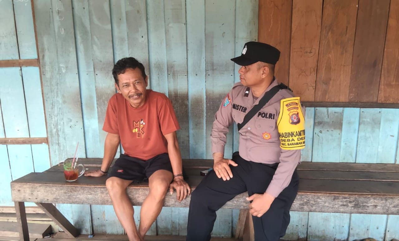 Bhabinkamtibmas Desa Dehes Sosialisasi tentang larangan Illegal Mining.