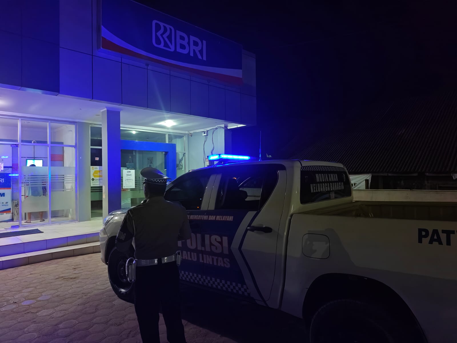 Piket Lantas Patroli Blue Light Polres Lamandau di Malam Hari