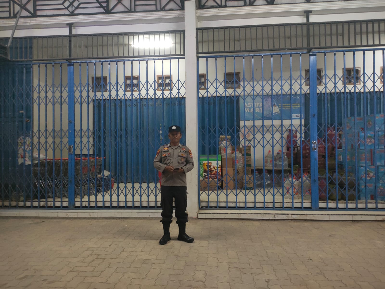 Piket Polsek Patroli kepertokoan diwilkum Polsek Sematu Jaya