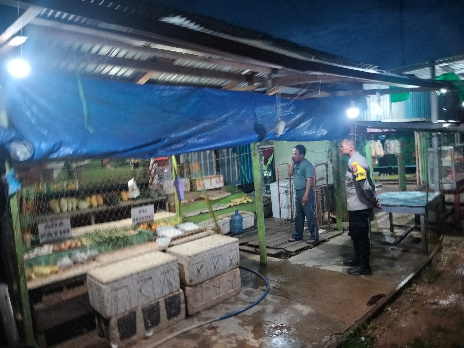 Piket Polsek laksanakan Patroli di Pasar di Wilkum Polsek Delang