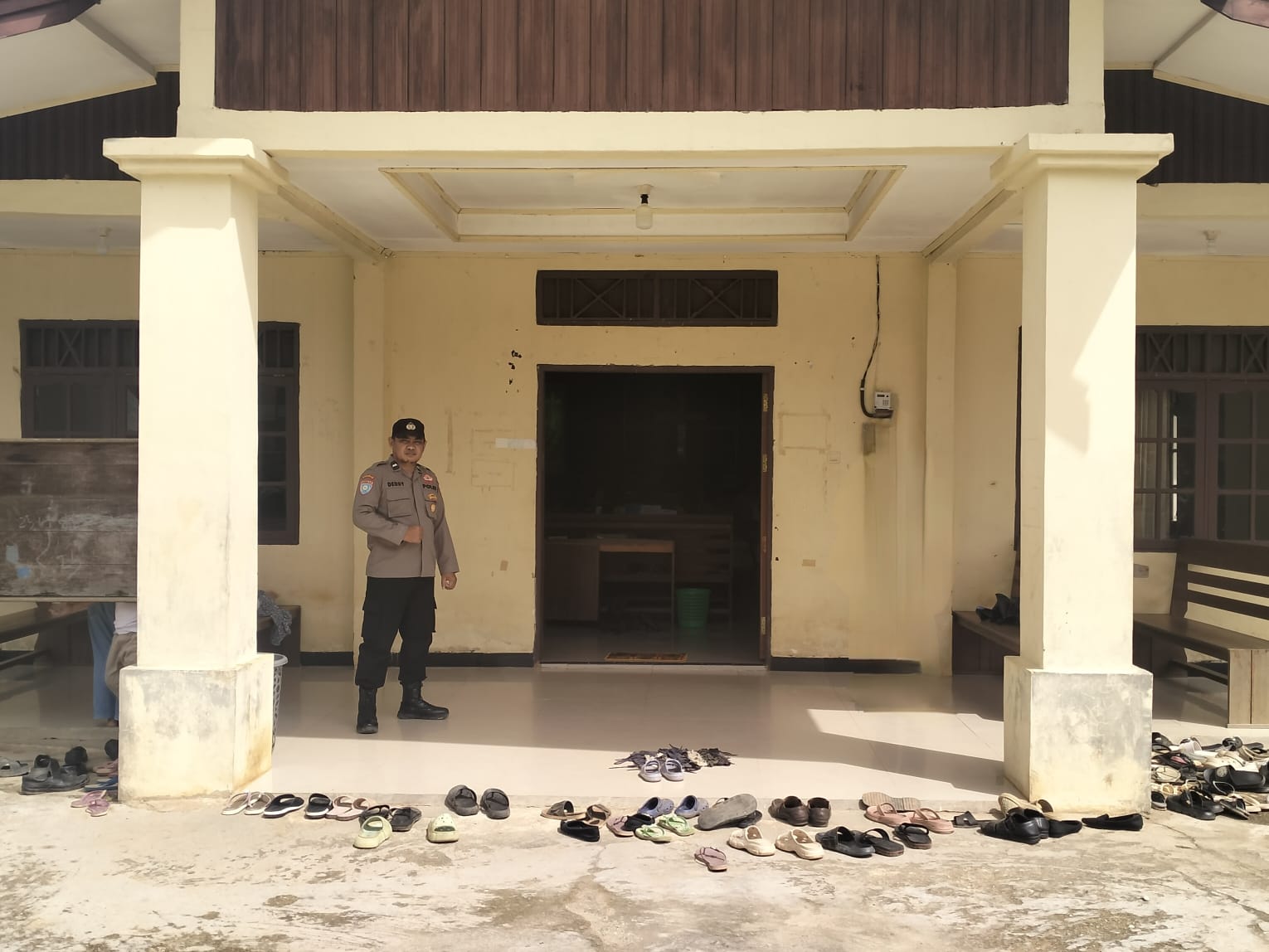 Personil Polsek Marikit Laks giat Patroli dan Pengamanan Ibadah Minggu Gereja – gereja diwilayah Kec Marikit, Kab. Katingan