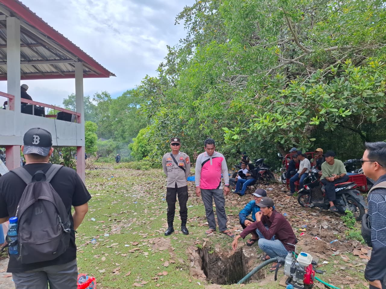 Demi Kelancaran Acara, Personil Polsek Katingan Kuala Melakukan Pengamanan Kegiatan Hiburan Masyarakat Di Pantai Sungai Kempeng