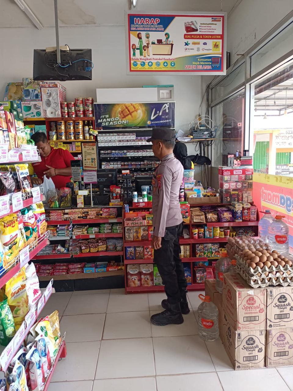 Piket Polsek Patroli kepertokoan diwilkum Polsek Sematu Jaya