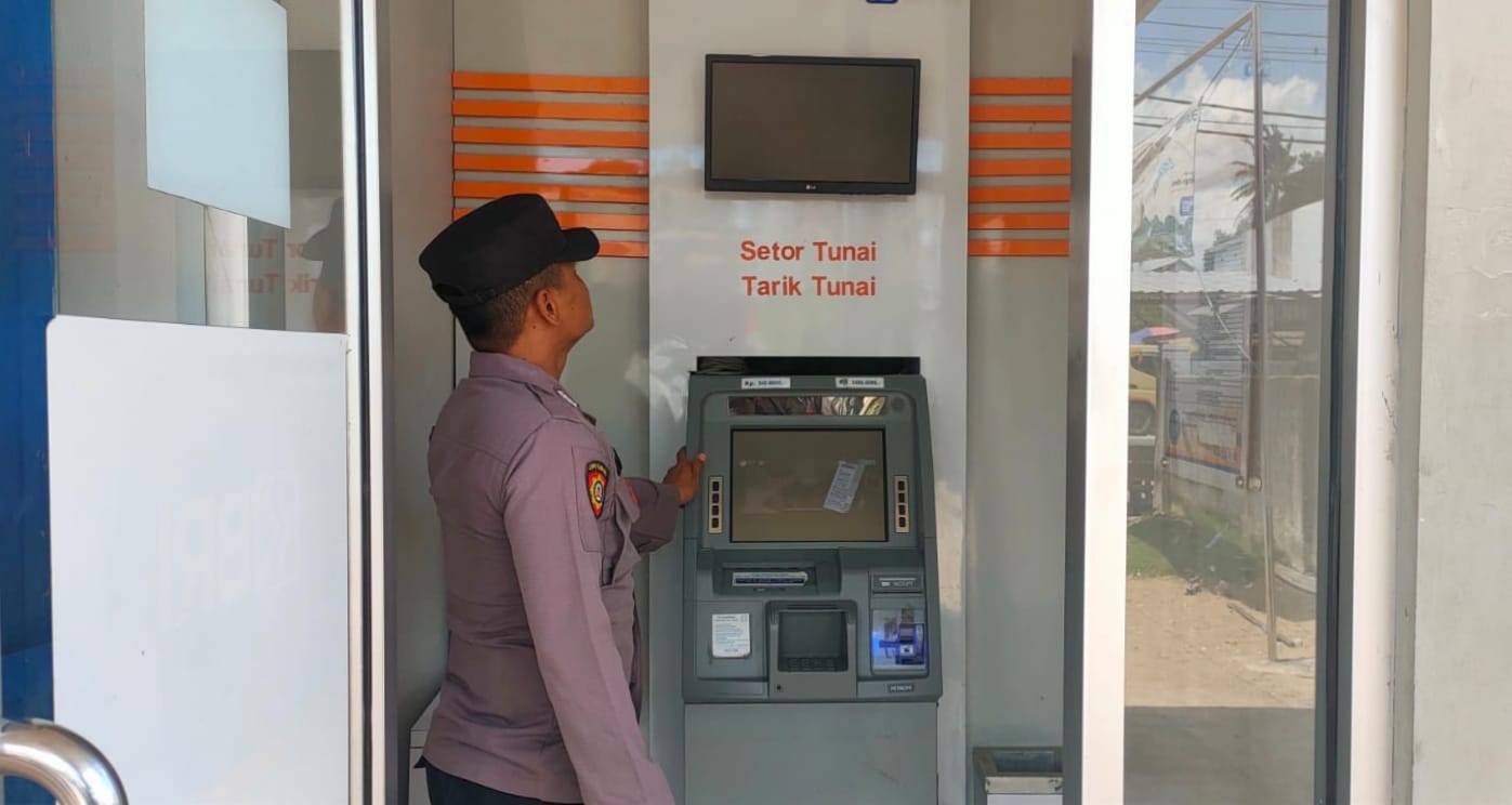 Sematu Jaya, Dalam rangka menjamin salah satu aktifitas warga dalam memenuhi kebutuhan sehari hari, anggota patroli Polsek Sematu Jaya melaksanakan patroli ke Megamart yang ada di wilayah Polsek Sematu Jaya