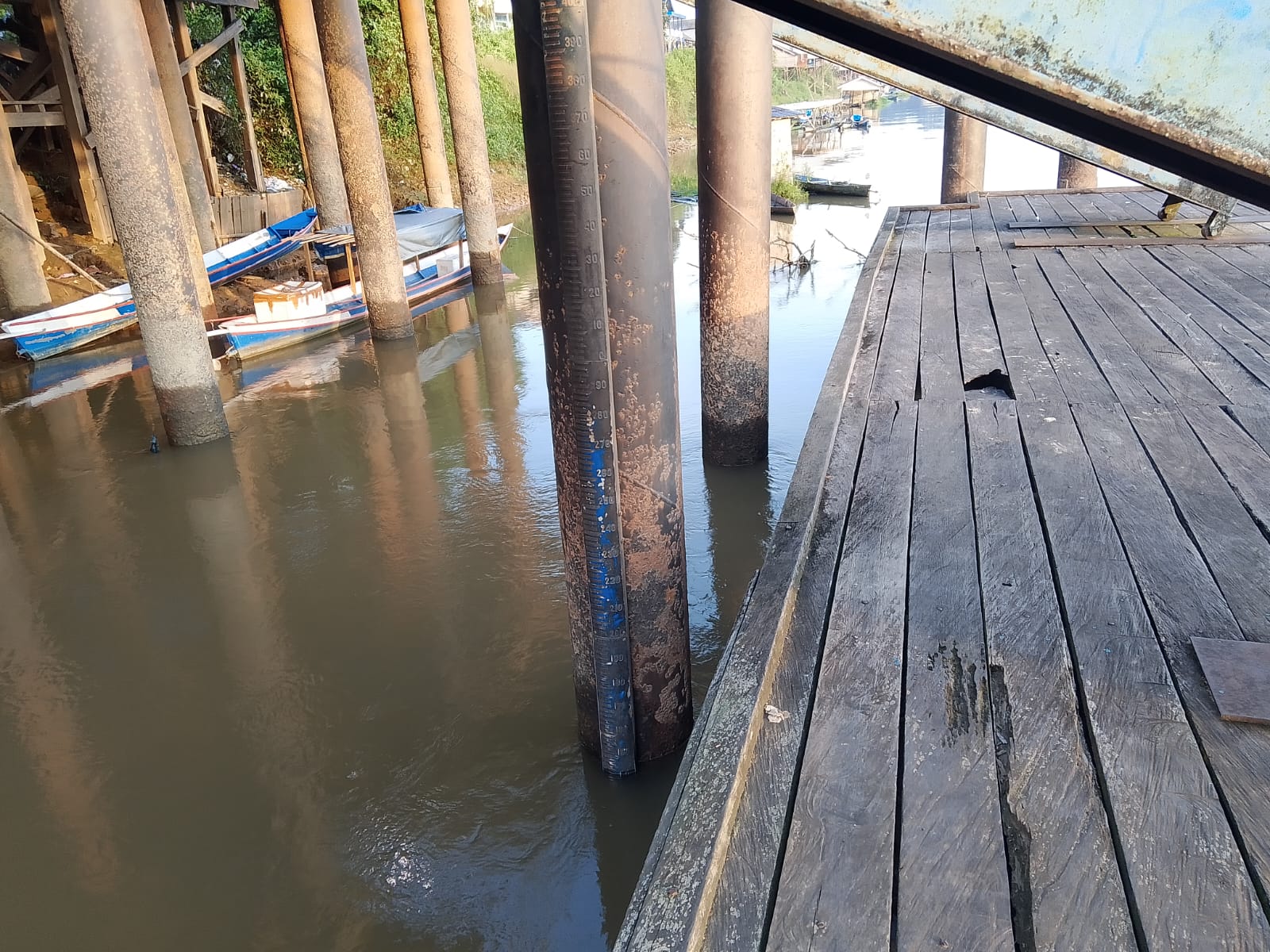 Piket Polsek Bulik Cek debit air di Kelurahan Nanga Bulik