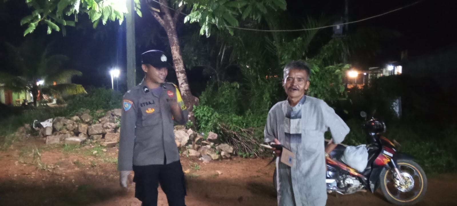 Hadir Di Tengah Masyarakat, Polsek Lamandau Patroli Dialogis Malam Cegah Gangguan Kamtibmas