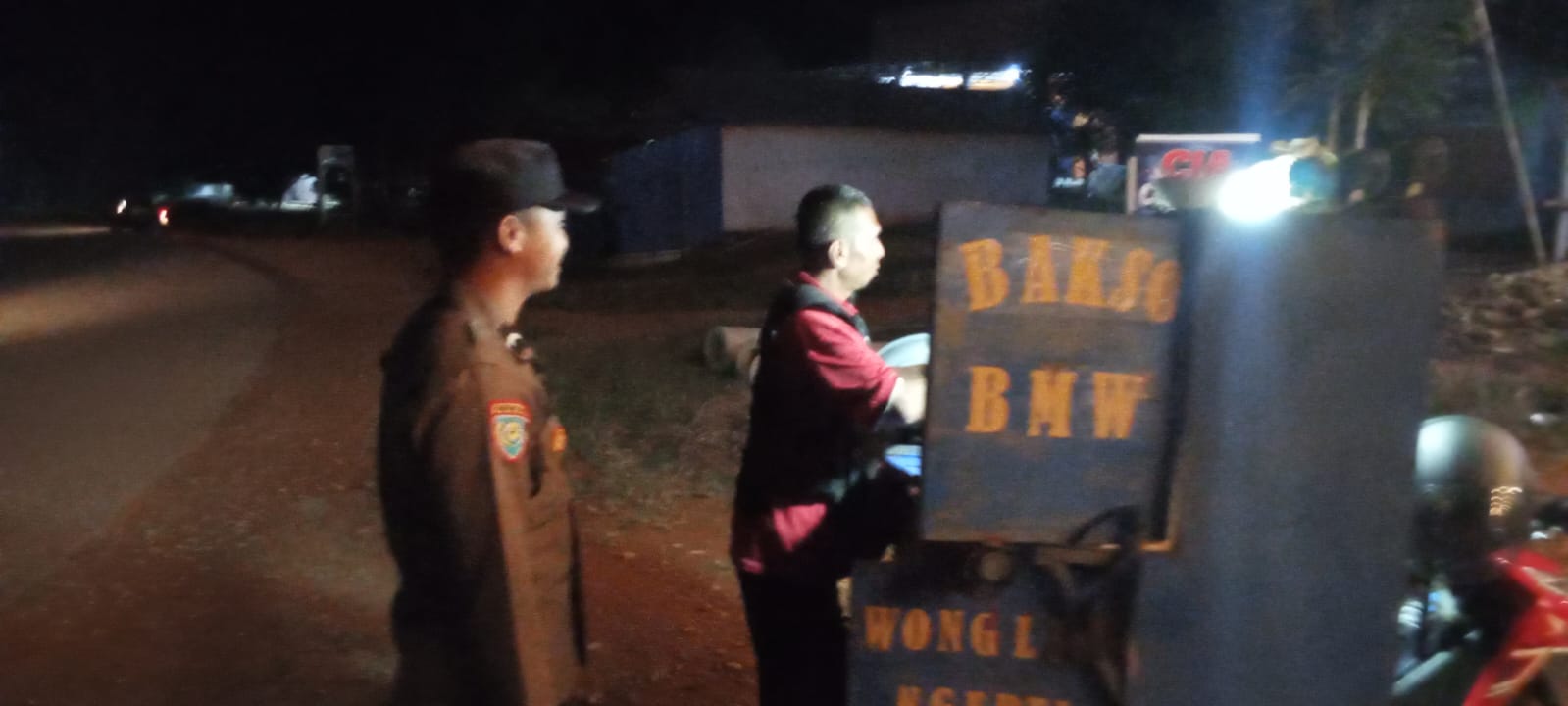 Piket Polsek Sambangi Warga yang sedang Berkendara agar Lebih Berhati-hati di Jalan