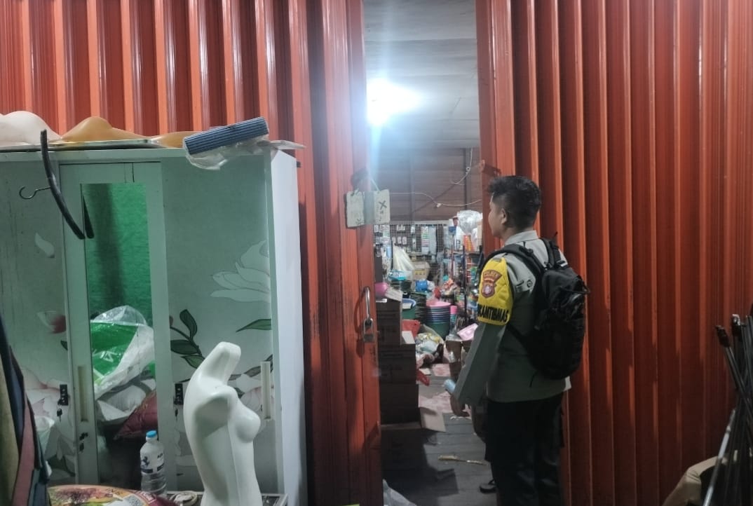 Piket Polsek Delang Sambangi Pedagang, Jalin Kedekatan dengan Masyarakat