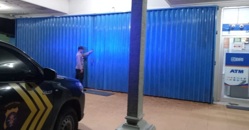 Piket Polsek Patroli kepertokoan diwilkum Polsek Sematu Jaya