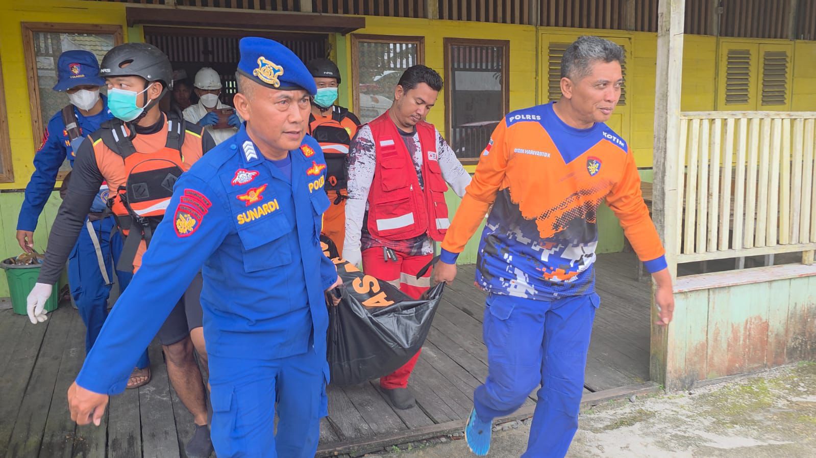 KP 2005 Ditpolairud Polda Kalteng Tunjukkan Kesiapsiagaan dalam Misi Penyelamatan Hilangnya Crew TK Marine Jaya II