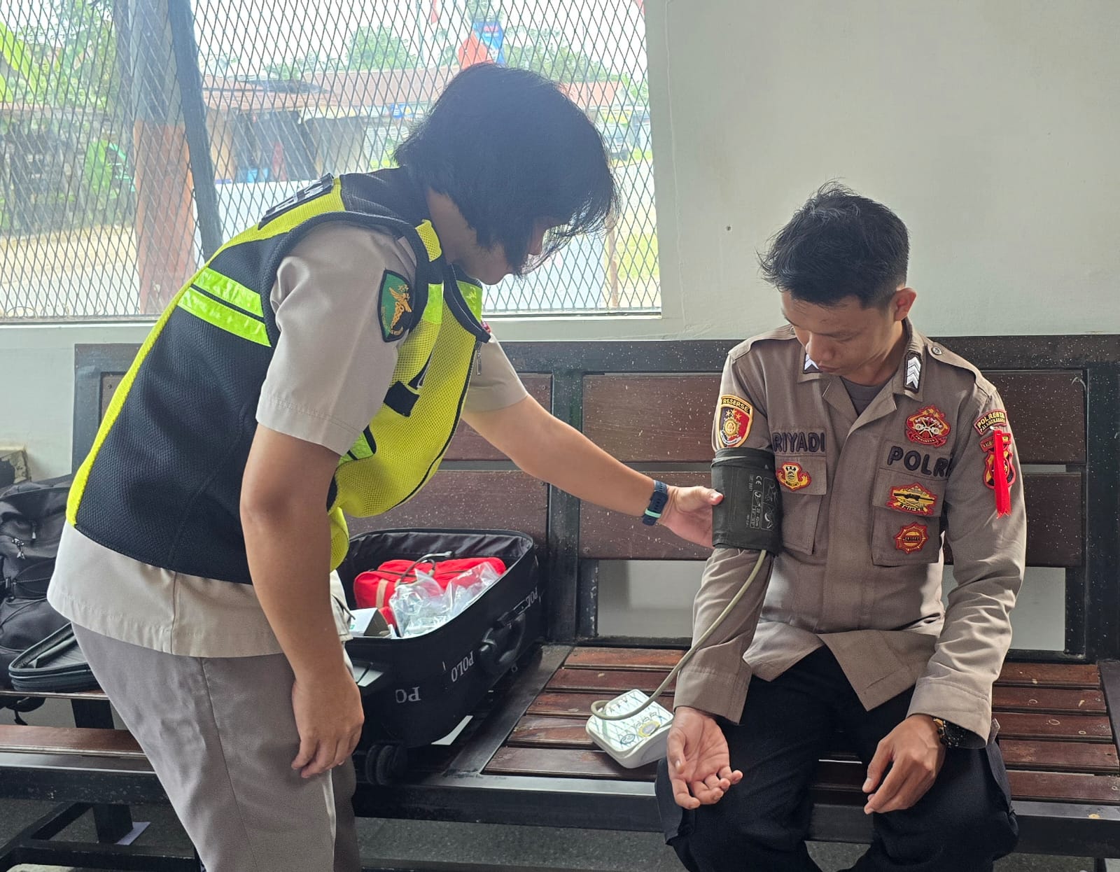 Dukung Kelancaran Arus Balik, Rumkit Bhayangkara Prioritaskan Kesehatan Petugas di Pos Ops Ketupat Telabang 2026