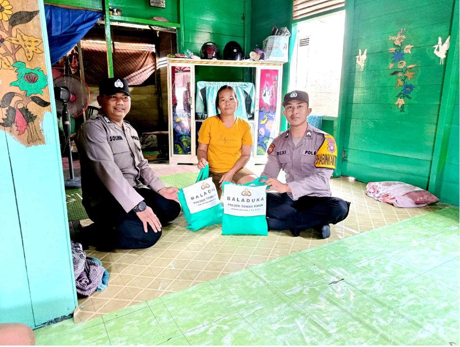 Polsek Teweh Timur Salurkan Bantuan Baladuka kepada Warga Berduka